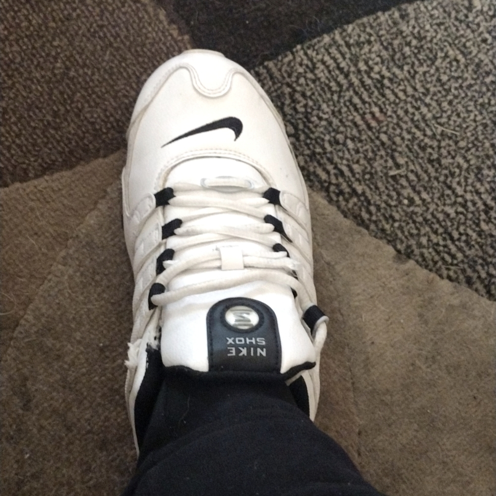 RARE NICE & CLEAN  NIKE SHOX - WHITE / BLACK - SIZE: 8 US